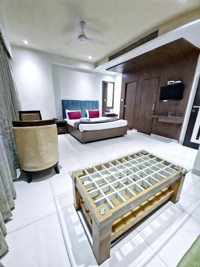 Hotel City Heart Ширди Экстерьер фото