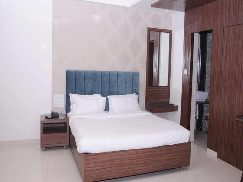 Hotel City Heart Ширди Экстерьер фото